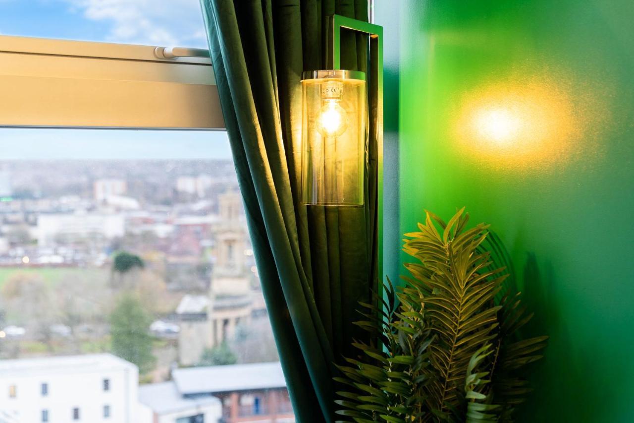 برمنغهام Maevela Apartments - Top Floor Rolex Themed Studio Apt Inside The Cube, Mailbox - Free Netflix & Wifi المظهر الخارجي الصورة